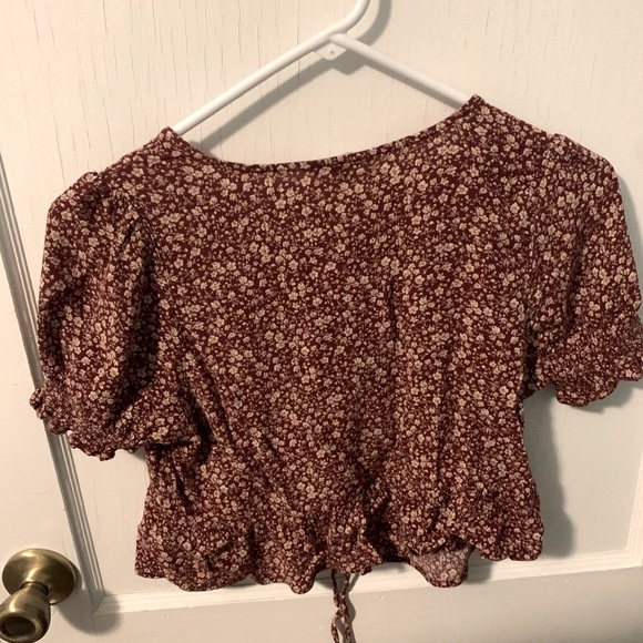 Crop Flowy Rouched Blouse - Picture 2 of 4